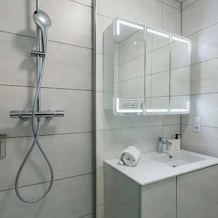 Granges En Rez-de-jardin Pour 4 Voyageurs Appartement *